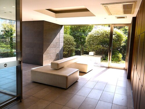 ライオンズ武蔵浦和ブライトフォート7階 ロビー　※2025年10月撮影