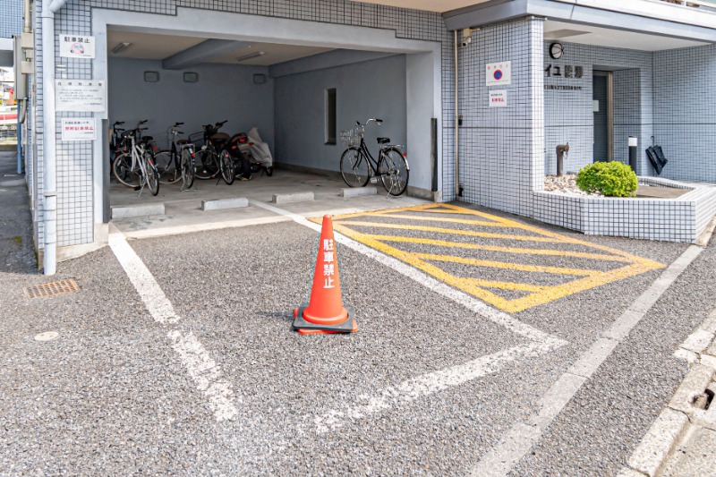 ソレイユ綾瀬4階 駐車場