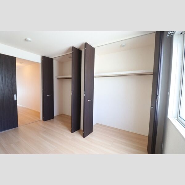 アゼリア松戸205号室 クローゼット