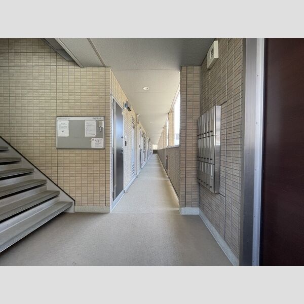 ラマージュⅡ 玄関前通路