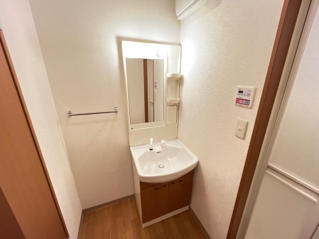 アップヒルズ 洗髪洗面化粧台