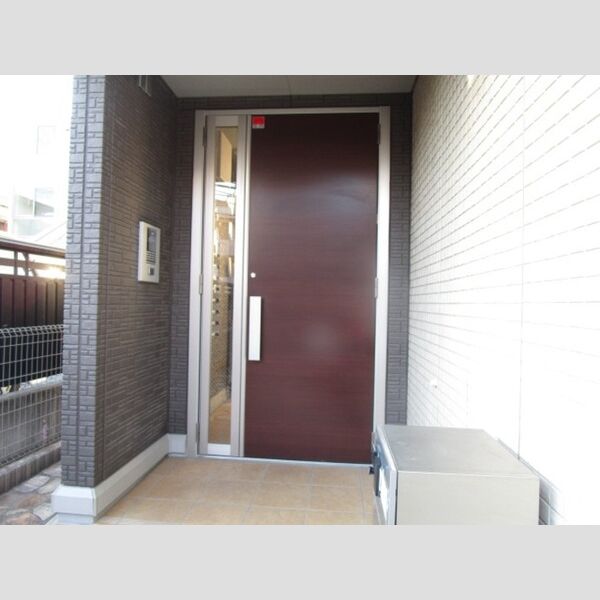リヴェールコート オートロック付きエントランス