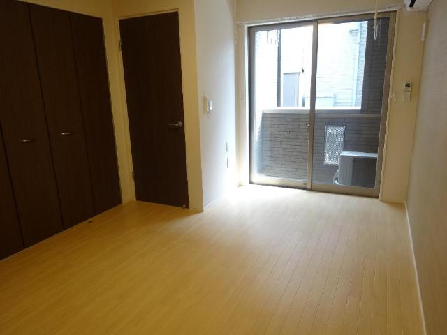 Ｅ・Ｍグローリア 洋室８帖