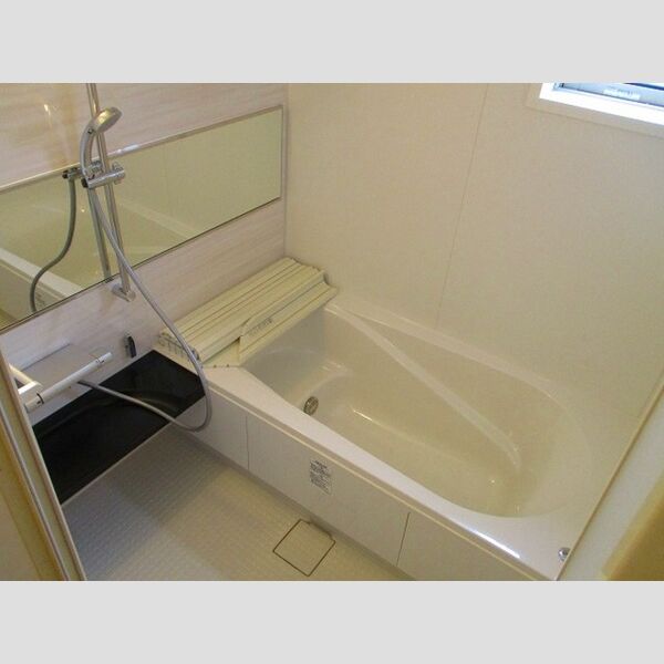 リバーサイド・レジデンス201号室 バス