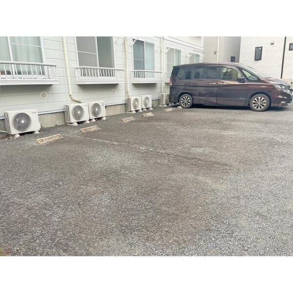 エステートピア稲城 駐車場