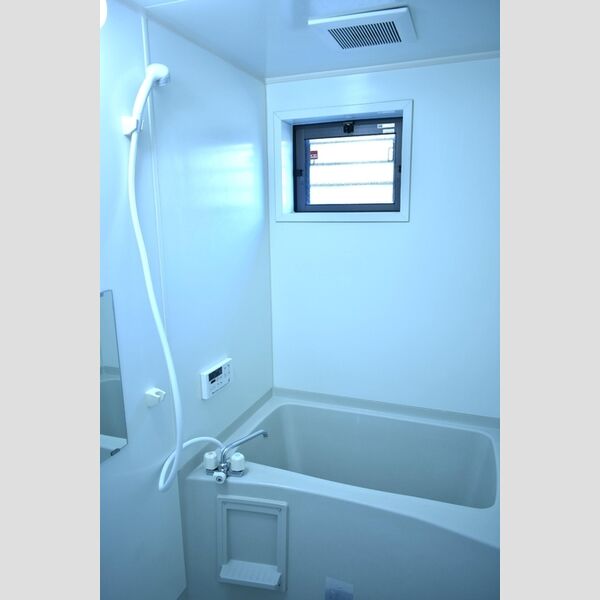 ルミエール　参番館 窓付バスルーム