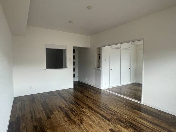 アゼリアⅡ番館201号室 リビング