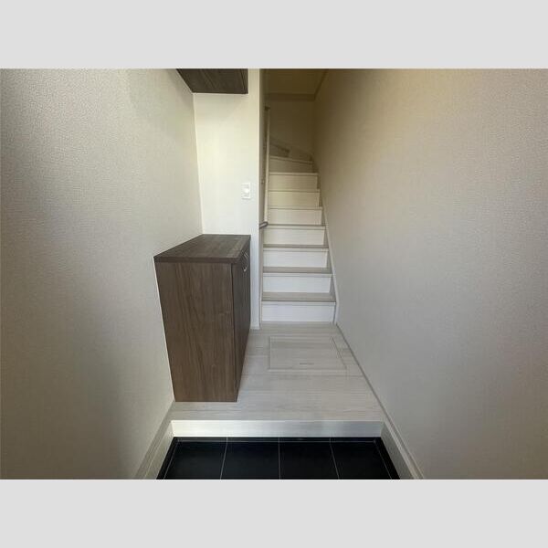 リーブルファイン足立南花畑2階 玄関