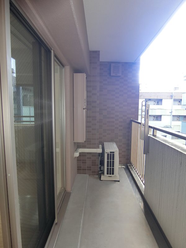 メゾン・デン・ウエスト バルコニー