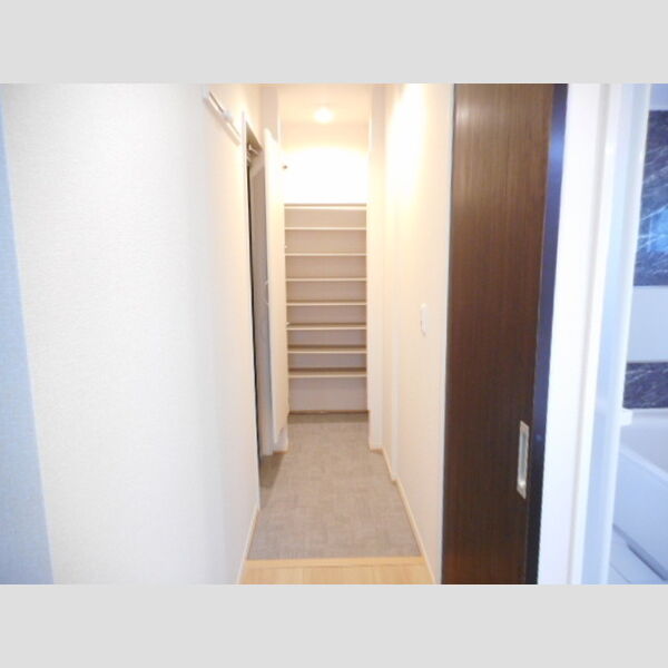 アイビーコートT102号室 トールシューズBOX