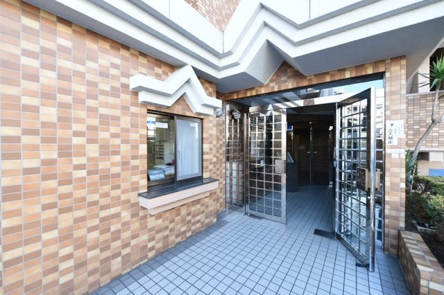 ライオンズマンション鶴見中央7階 エントランス