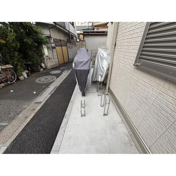 セレスティア西ヶ原202号室 駐車場