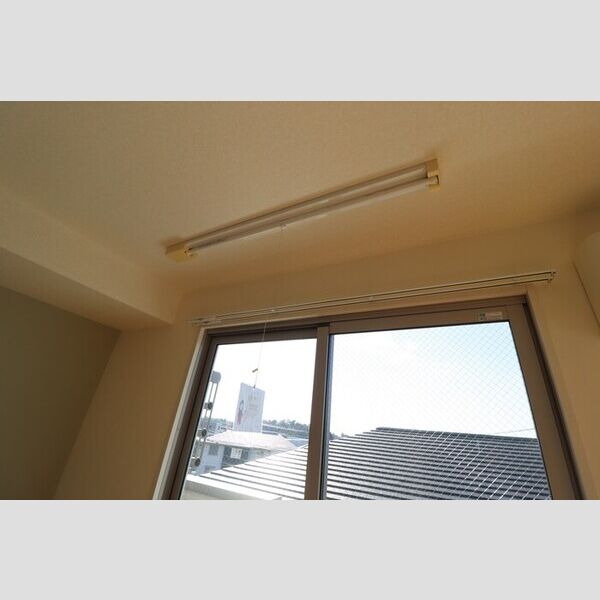 フェリーチェ　ヴィータ　A303号室 室内物干し