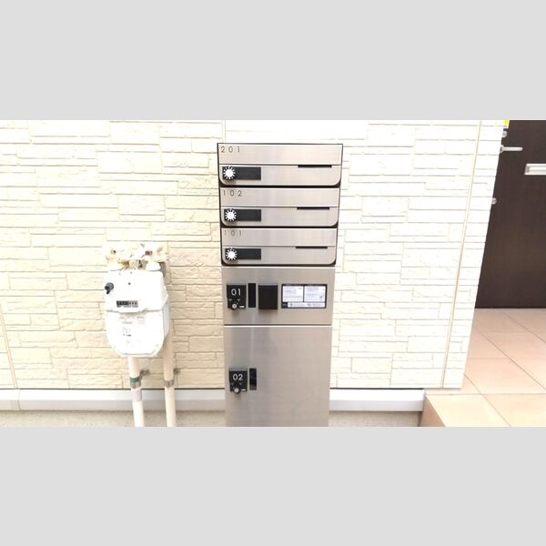 グランドゥール201号室 集合ポストと宅配ボックスシステム