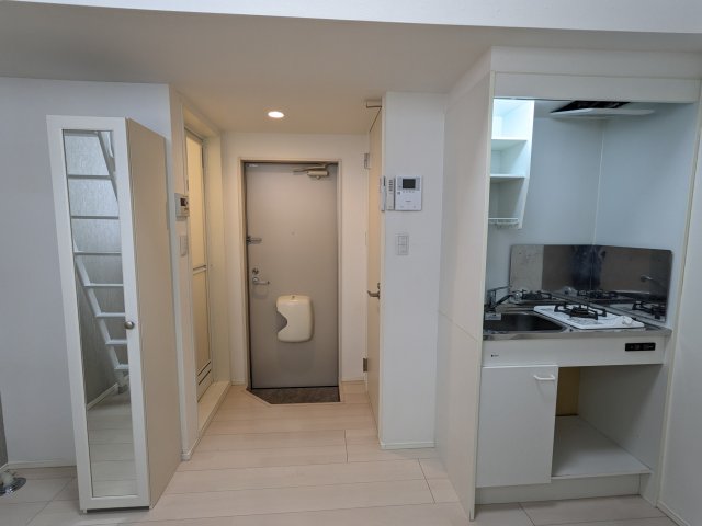 マルズモリシタ203号室 玄関