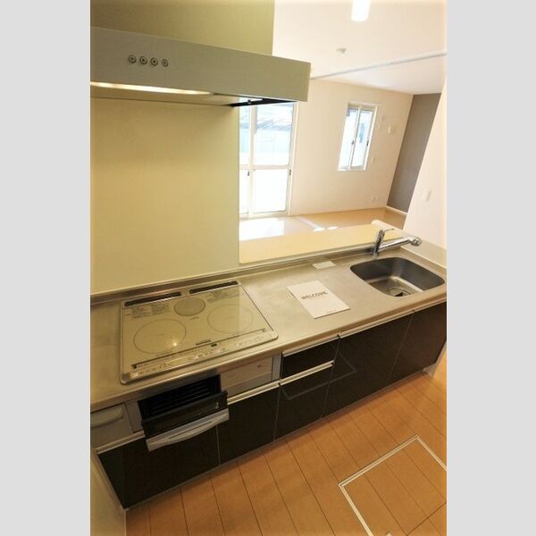 メビウス　A IHコンロ3口　グリルも付いてます