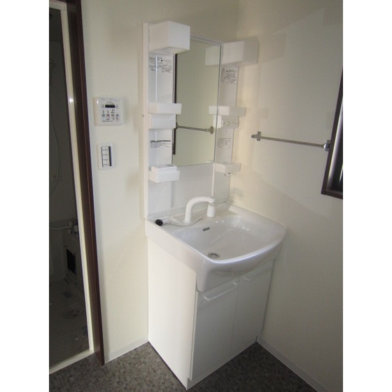 ローランド 内観