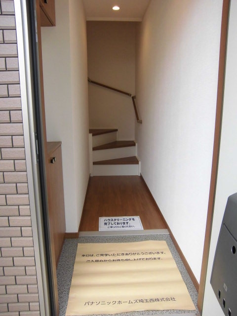 ソレイユ狭山ヶ丘 玄関