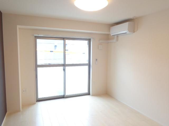 サン　アベニュー 洋室