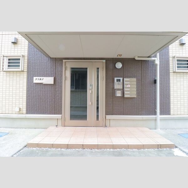 クラルテ 出入口