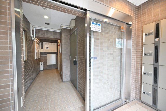 プレール新宿余丁町 エントランス
