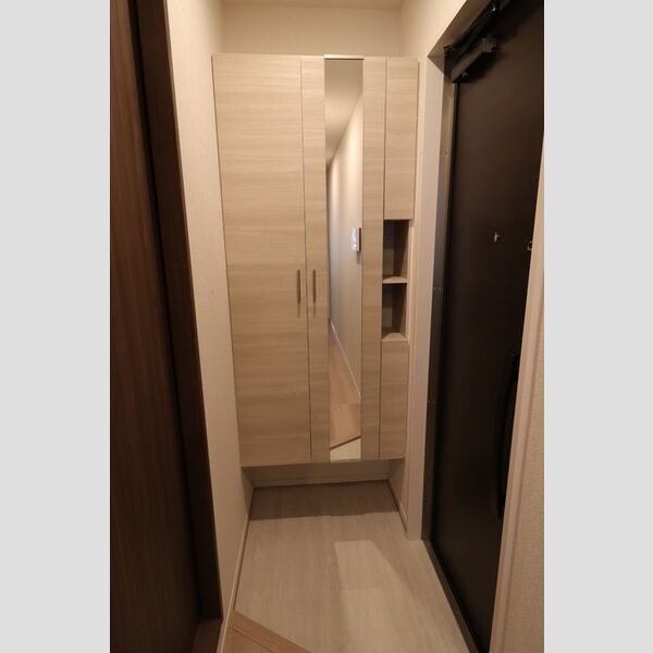 セレスティア白鳥301号室 玄関収納