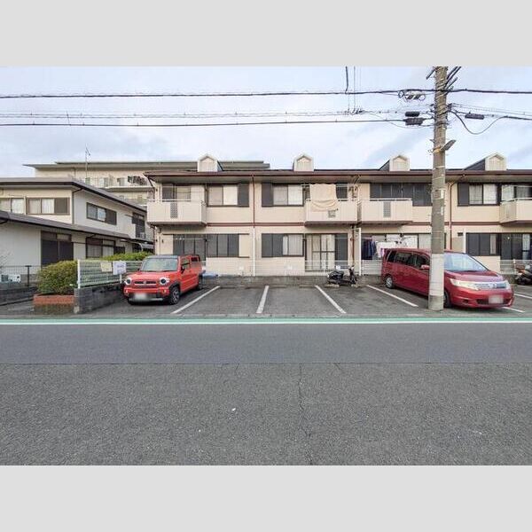 ファミールI・K202号室 駐車場