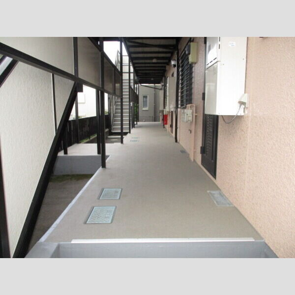 エミネンス201号室 外廊下
