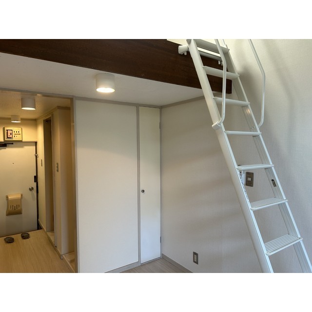 ライトサーム久米川110号室 リビング