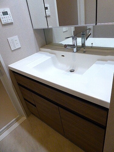 ライオンズ船橋本町マークスフォート 3面鏡化粧台　※前回募集時／2024年5月の写真