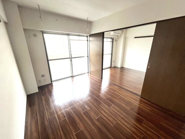 アーク・アン・シェル 内観