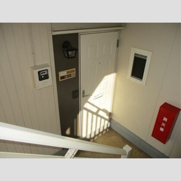 市角ハイツ 玄関