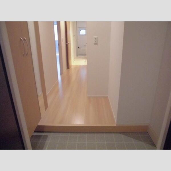 ル・ブラン立花107号室 玄関