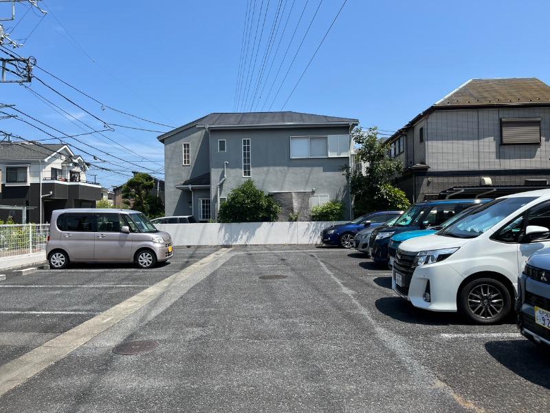 ラフィーネ新松戸 駐車場