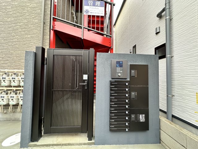Pomodoro301号室 エントランス