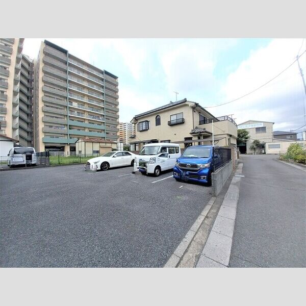 ロイヤルパレス 駐車場