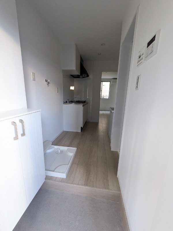 アリスワン南三咲(E-222)2階 玄関