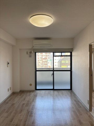 ホームズ山王 リビング