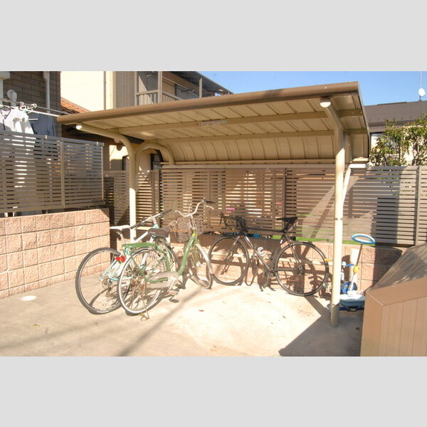 クレール南町102号室 駐輪場