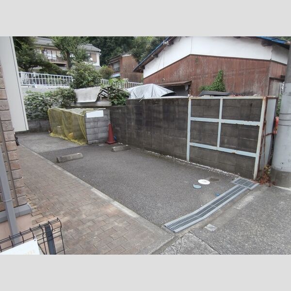 アルテール 駐車場