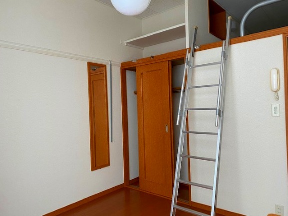 レオパレスシャルマンⅡ105号室 内観