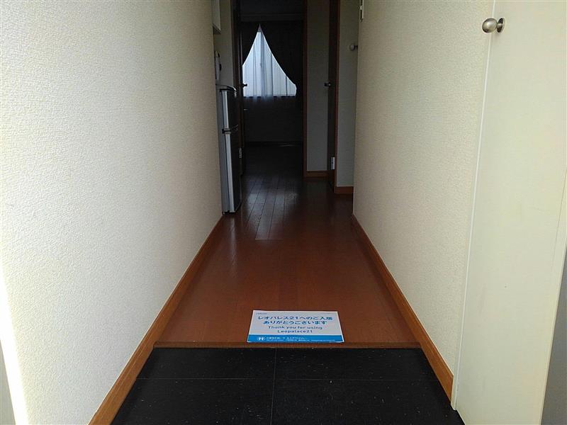 レオパレストウダイ 玄関