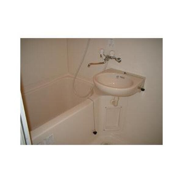 ラ・フルール芹ヶ谷104号室 お風呂