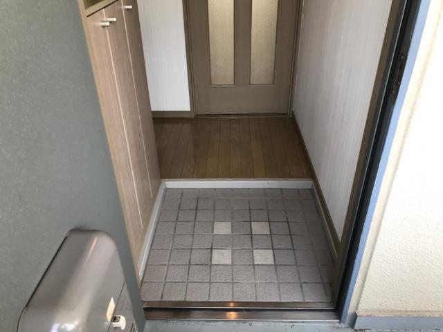 グランドール203号室 玄関