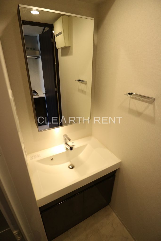 コンシェリア大崎 ＣＲＯＳＳＩＡ15階 洗面化粧台/キャビネット付き一面鏡