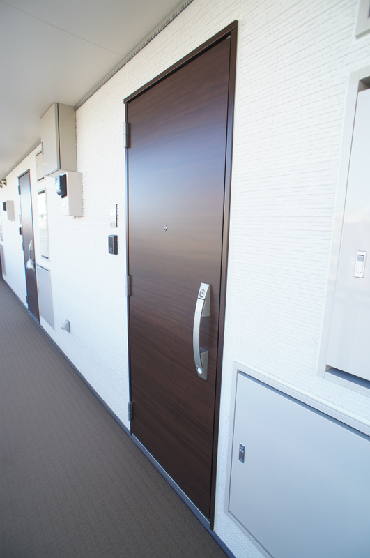 リブリ・DJ 玄関