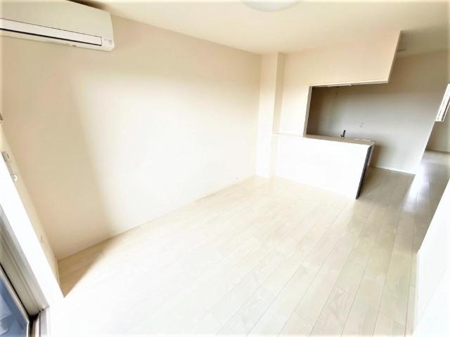 ＣＯＭＦＯＲＴＩＡ103号室 リビング