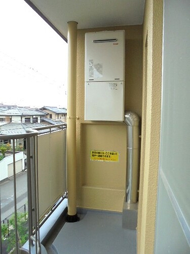 テレパレス日限山3階 バルコニー　※2013年1月撮影