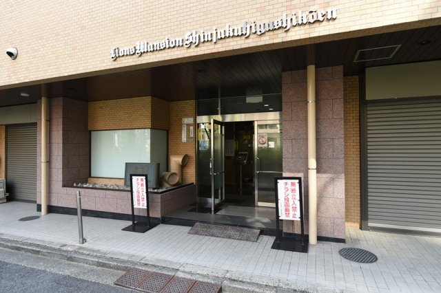 ライオンズマンション新宿東公園3階 エントランス