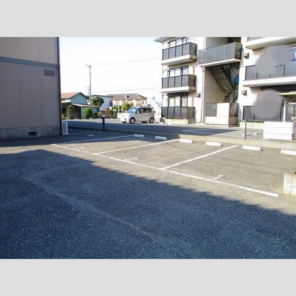 ハッピーベル 駐車場